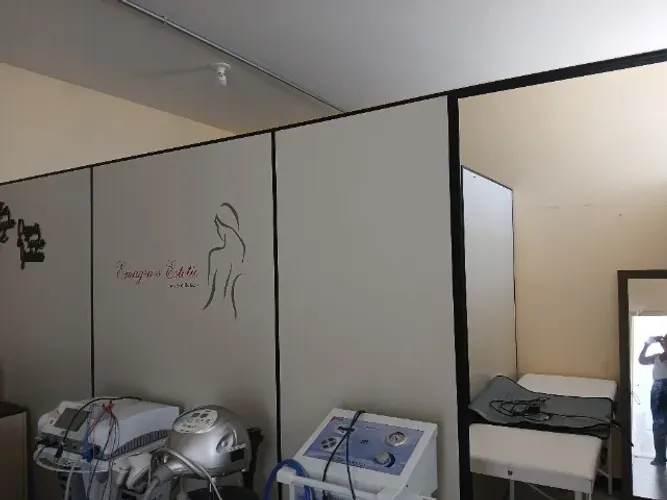 lAluga se  Sala comercial ,preferencia quem faz depilação ou cabeleleira 