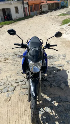 Vende-se essa moto