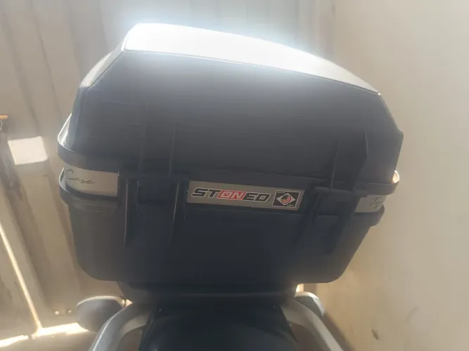 Baú de moto 35L stoned tracker