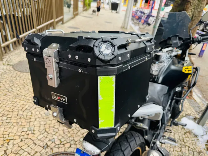 Baú Bauleto Moto 55 Litros Universal Reforçado Base De Ferro Preto