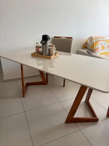 Mesa de vidro 180x90cm pé de madeira