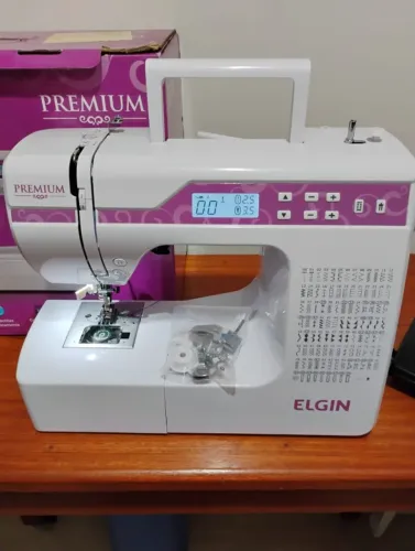 Máquina de Costura Elgin Premium JX-10000 Bivolt - Branca/Rosa