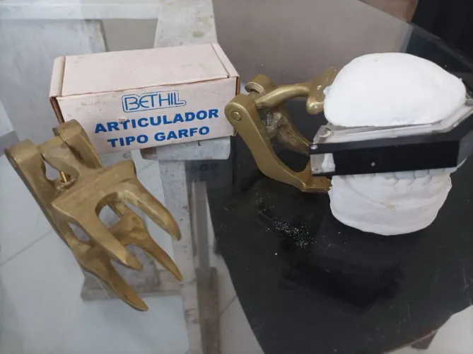 02 articuladores tipo garfo (de metal) - sem mola - Marca Bethil