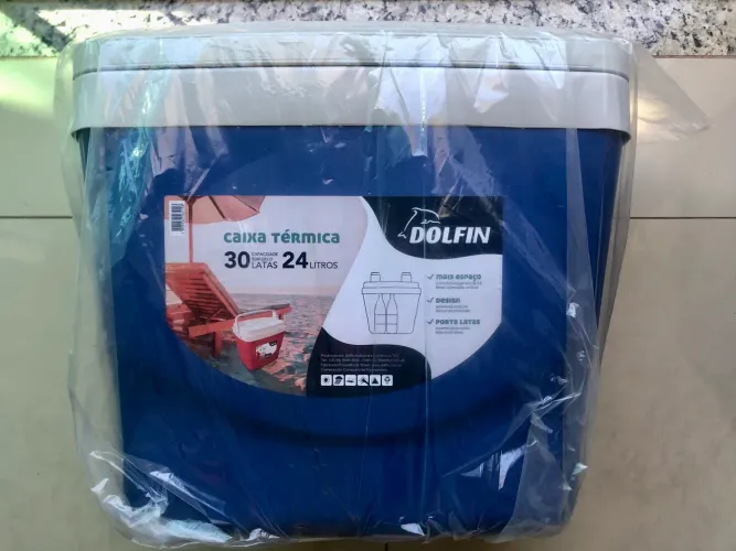 Caixa Térmica Dolfin 24 litros nunca usada.
