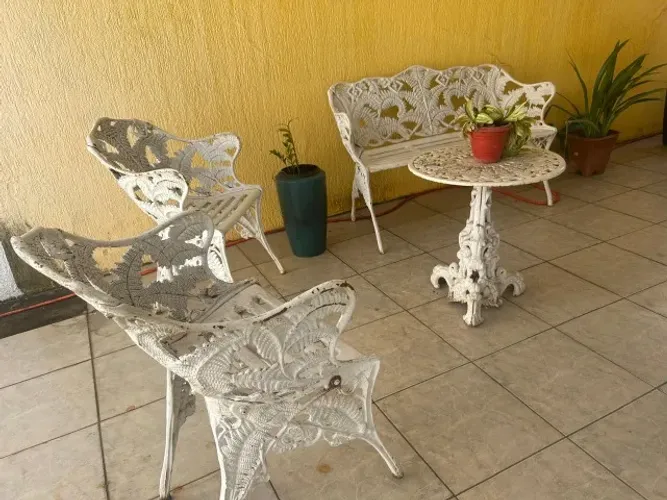 Lindo conjunto em ferro fundido, ideal para varandas, jardins, áreas de lazer fundido de a
