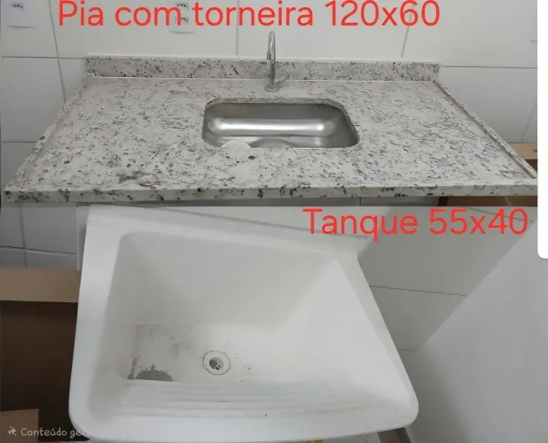 Pia com torneira e tanque de lavar sem uso