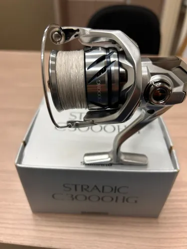 Molinete Shimano Stradic C3000HG