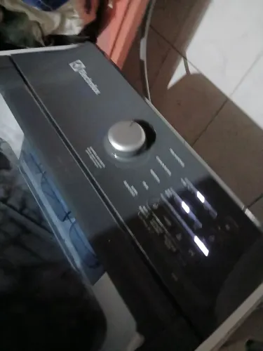 Lavadora de roupa com defeito no panel de ligar