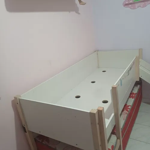 Vendo cama em mdf para quarto de criança com escorregador e escada.