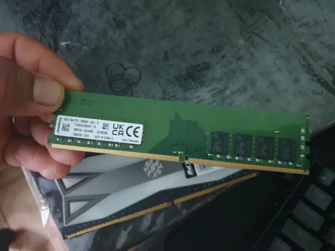 memória RAM ddr4 16gb ou 8gb rgb