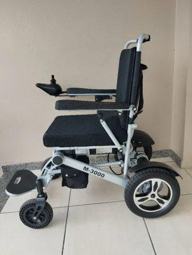 Cadeira de Rodas Motorizada - NOVA