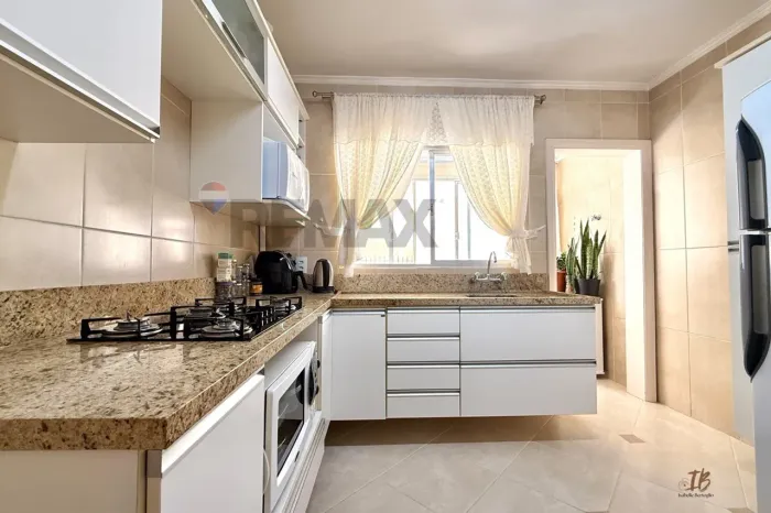 Belo apartamento na Rua Duque de Caxias