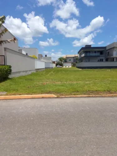 Terreno de 405m2 no Condomínio Caledônia em Camboriú
