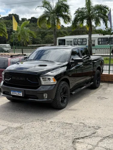Ram Classic Laramie Night Edition 5.7 V8 16V Gasolina 4X4 Aut. 2022