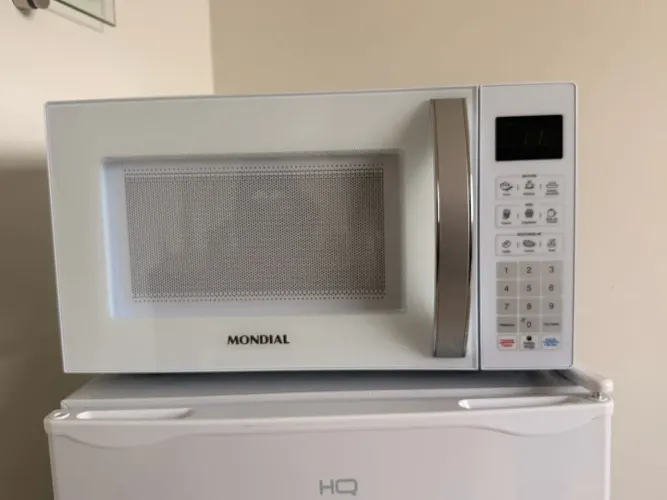 VENDE-SE MICROONDAS MONDIAL 21L EM EXCELENTE ESTADO 