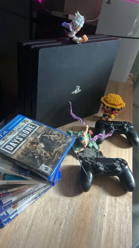 Ps4 Pro com jogos e 3 controles