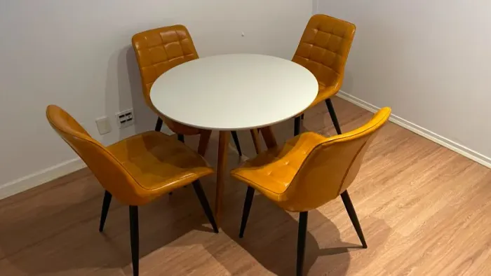 OPORTUNIDADE ÚNICA!! MESA JANTAR 4 CADEIRAS TOK STOK, GELADEIRA, RACK E MÁQUINA DE LAVAR!