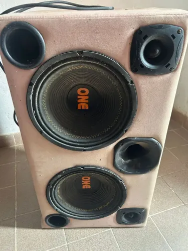 Caixa com 2 falante de 12 com 350rms 2 Twitter e uma corneta