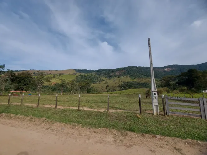 VENDE-SE LINDA CHÁCARA RIBEIRÃO GRANDE - PINDAMONHANGABA