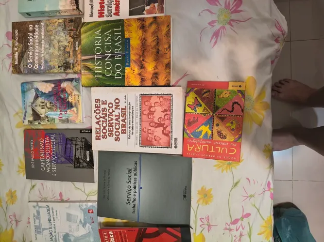 Livros  do curso de serviço social 