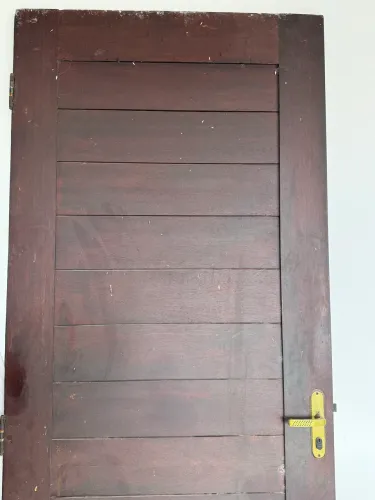 Vendo 2 portas de madeira.