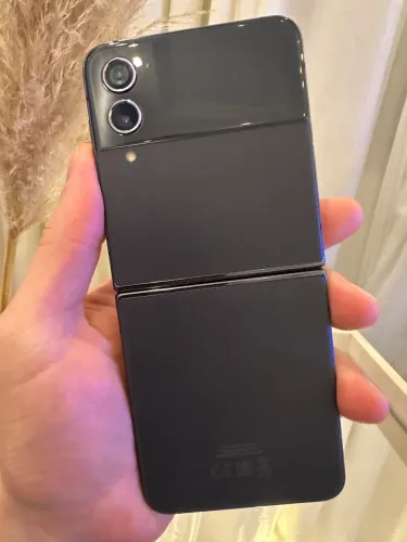 Galaxy Z flip 4 - funciona perfeitamente - leia 
