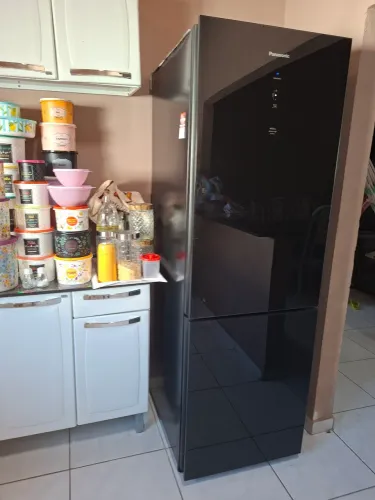 Geladeira preta panasonic
