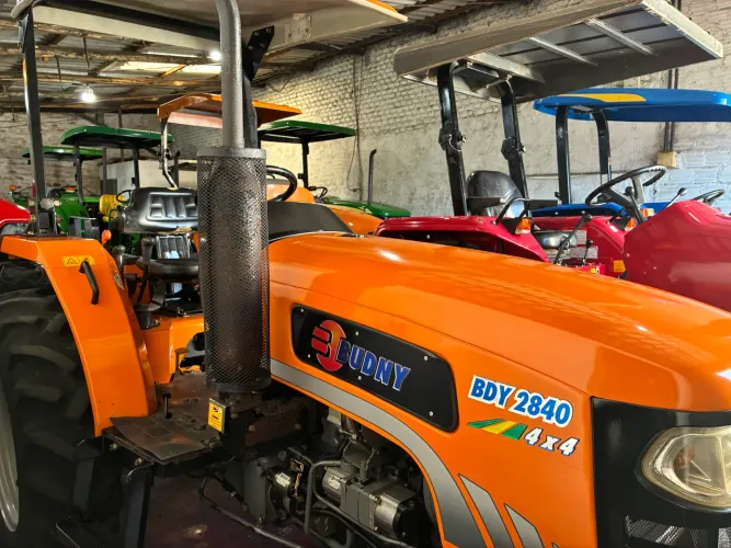 TRATOR BUDNY 2840 4X4 ANO 2013