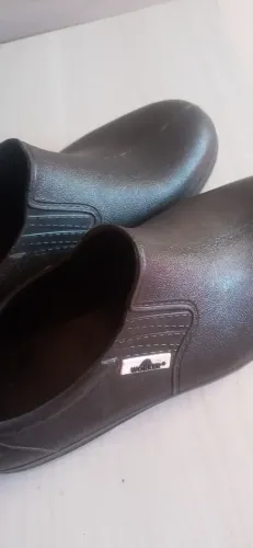 Bota impermeavel preta ortopedica
