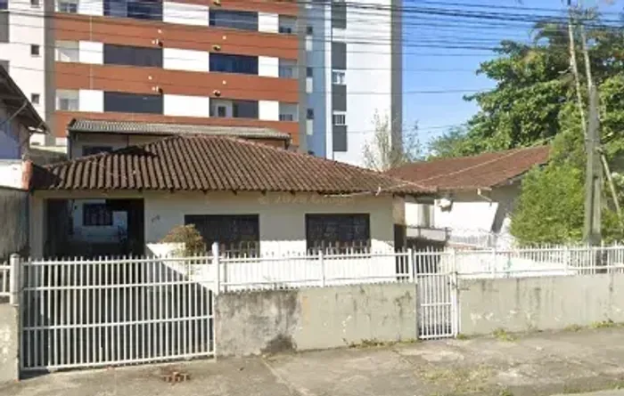 Vende-se Casa com 4 kitnets para renda nos fundos - Costa e Silva, Rua Vice Prefeito Luiz 
