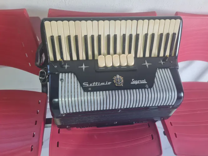 Sanfona sétimo soprani 120 baixo