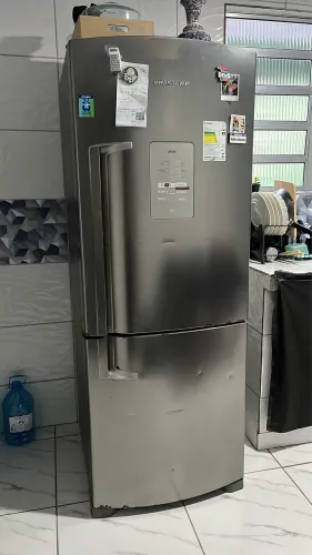 Geladeira Brastemp Frost Free Inverse Inox com defeito.