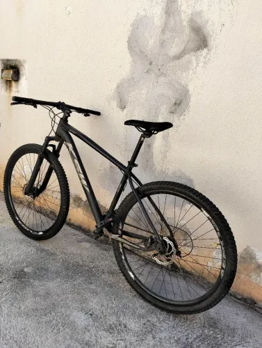 ? Bicicleta KSW XLT 100 Aro 29 - Preta Fosca