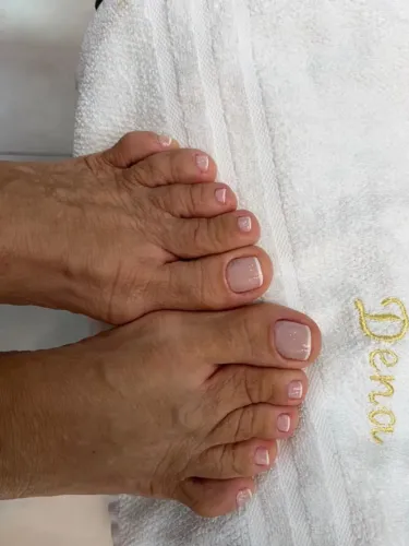 Precisamos de manicure para trabalhar em salão no bairro Aruana