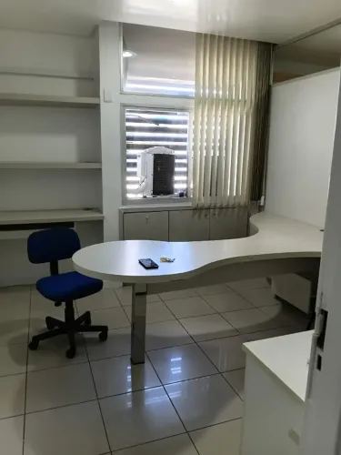 Salas comerciais, com moveis planejados, conjugadas.