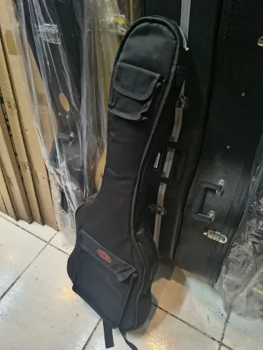 Bag de guitarra Stagg muito legal estilo fender americano alta qualidade nylon otimo