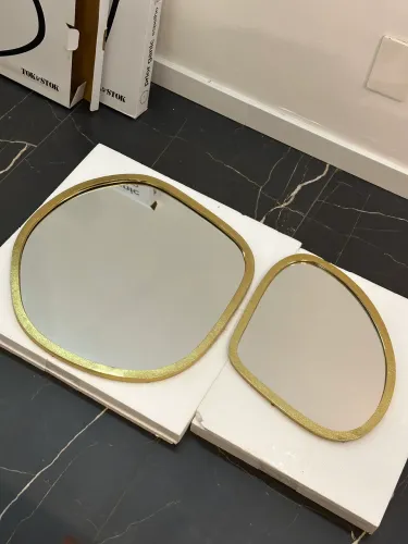 Espelhos orgânicos com moldura dourada TOKSTOK