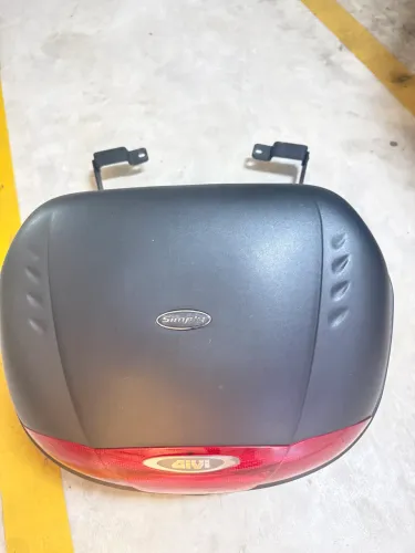 Baú 35 Litros GIVi mais suporte para moto ADV honda