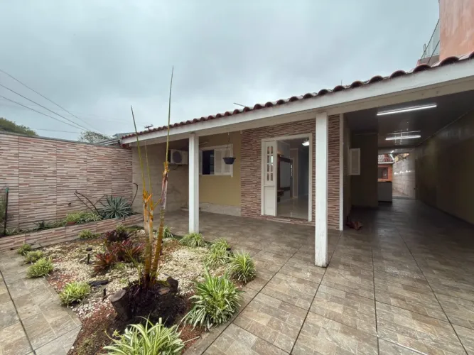 Casa para Alugar com piscina, 3 quartos em Canoas, Bairro Estancia Velha