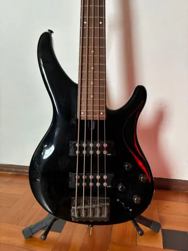 Baixo Yamaha TRBX305 5 Cordas Ativo