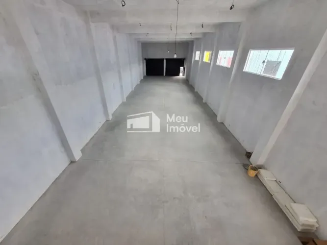 LUC Aluga Ponto Comercial 348m² com Mezanino  Avenida São João  Bairro São João  Jacareí