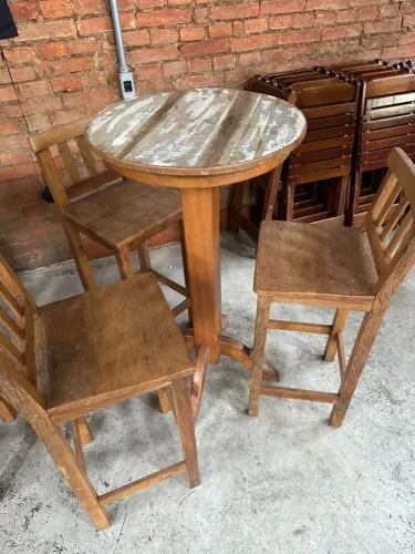 Bistro em madeira rústica