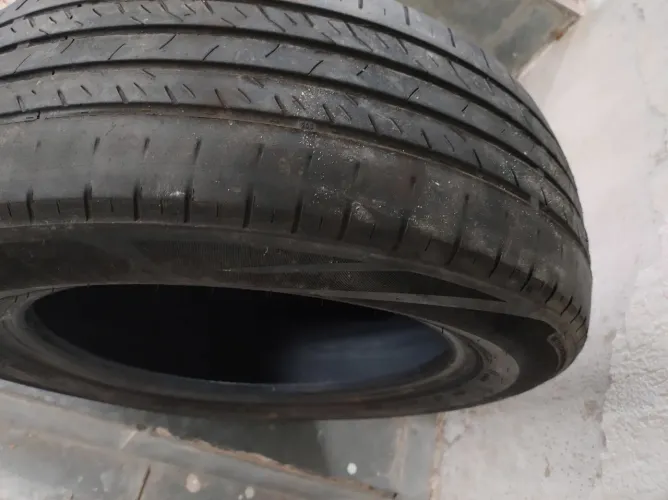 Pneu 185/65 R15 em condição 