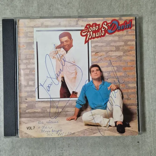 CD COM AUTÓGRAFOS DO JOÃO PAULO E DANIEL RARO AUTOGRAFADO PELA DUPLA ÍTEM DE COLECIONADOR 