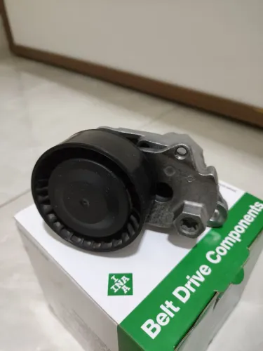 (Peça genuína) Tensor da correia de acessórios (Poly-v) VW polo