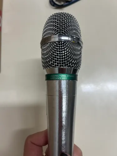 Microfone dinâmico Videokê VMP-9001 com cabo P10/XLR,