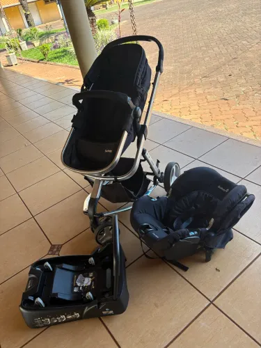 Carrinho de Bebê completo (com base de carro e Bebê conforto)