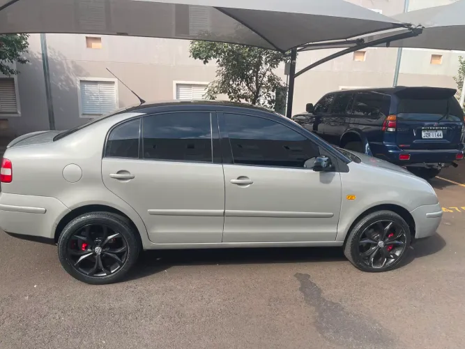 Volkswagen Polo Sed./sed. Comf. 2.0/2.0 Flex 8V 4P 2004