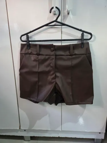 Short couro fake novo