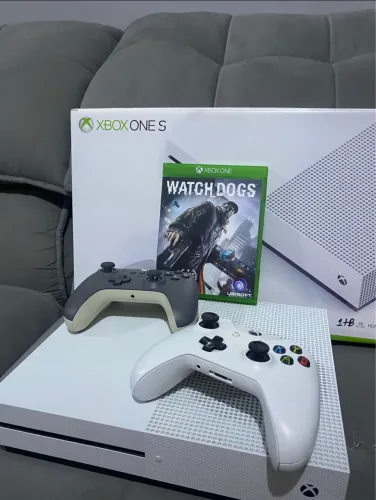 Xbox One S 1TB + 2 Controles Originais + Watch Dogs | Excelente Estado
